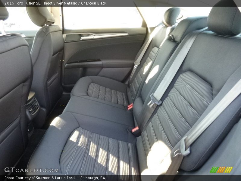 Ingot Silver Metallic / Charcoal Black 2016 Ford Fusion SE
