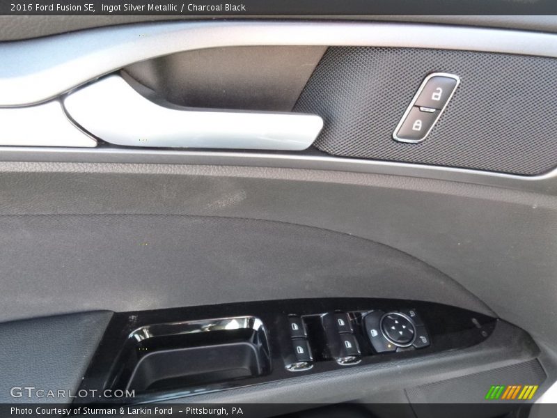 Ingot Silver Metallic / Charcoal Black 2016 Ford Fusion SE