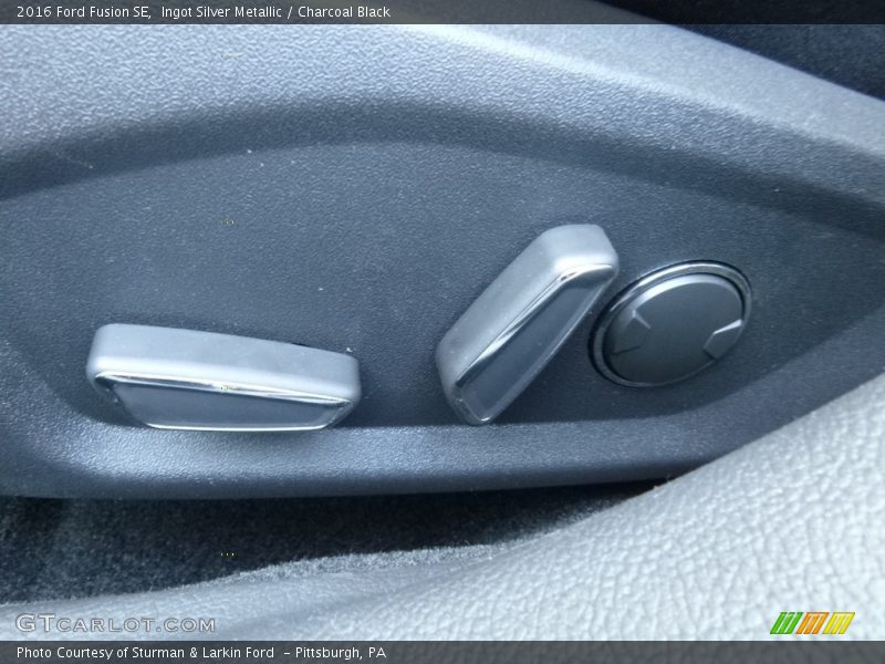 Ingot Silver Metallic / Charcoal Black 2016 Ford Fusion SE
