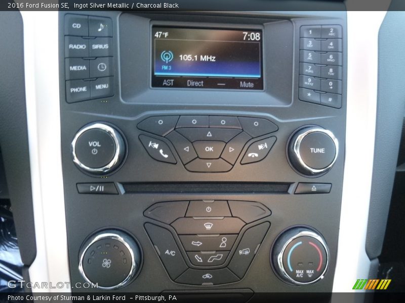 Ingot Silver Metallic / Charcoal Black 2016 Ford Fusion SE