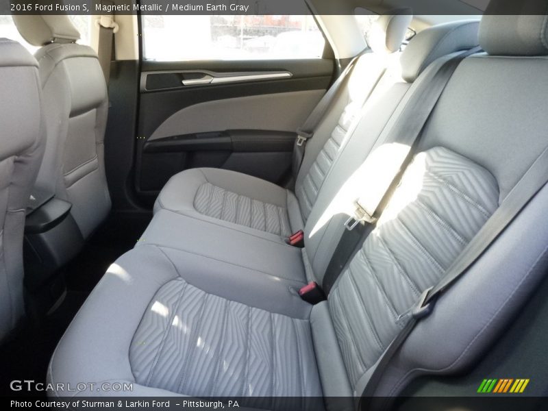 Magnetic Metallic / Medium Earth Gray 2016 Ford Fusion S