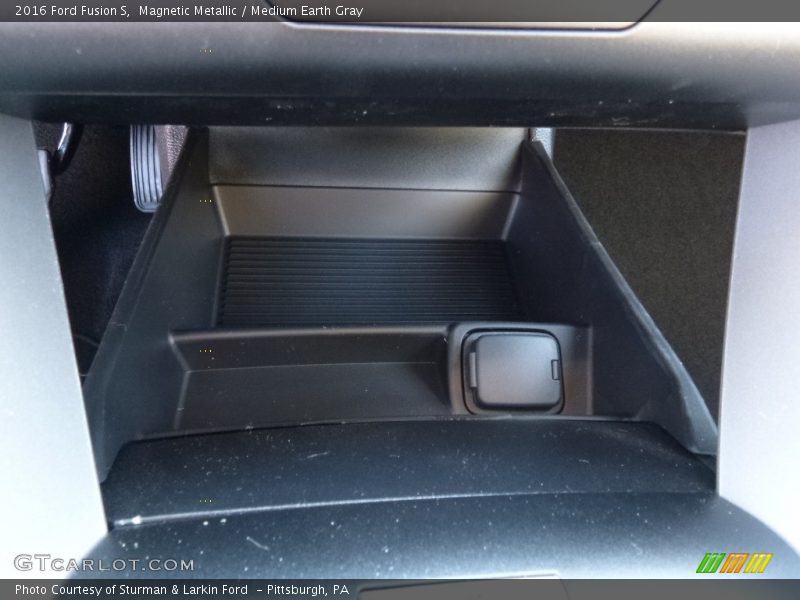 Magnetic Metallic / Medium Earth Gray 2016 Ford Fusion S