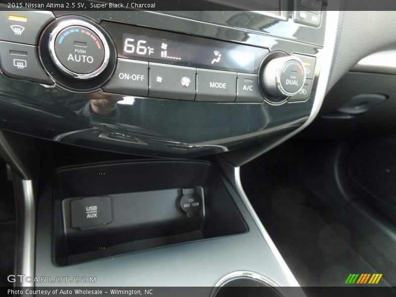 Super Black / Charcoal 2015 Nissan Altima 2.5 SV
