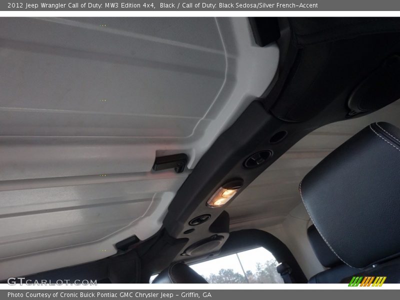 Black / Call of Duty: Black Sedosa/Silver French-Accent 2012 Jeep Wrangler Call of Duty: MW3 Edition 4x4