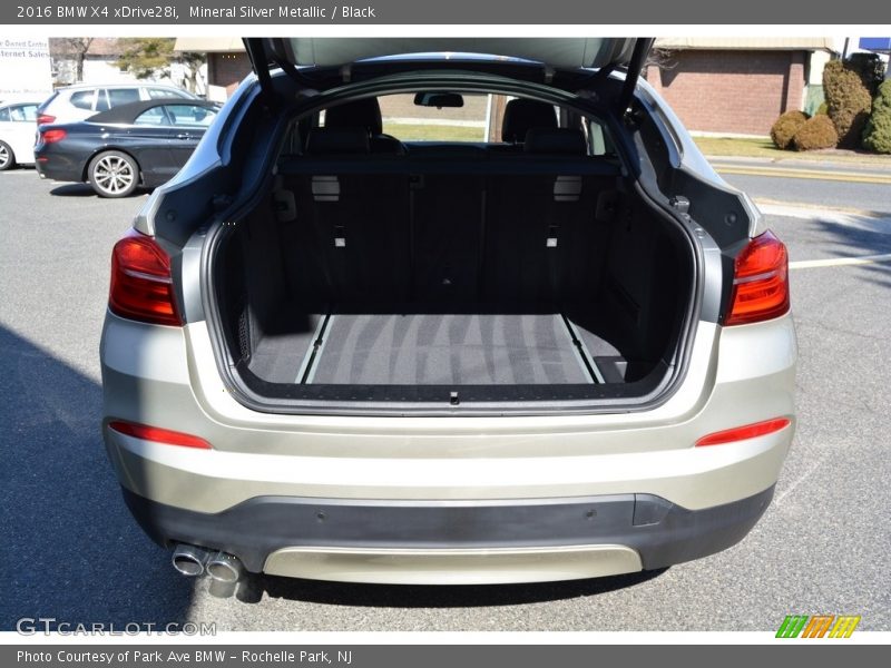 Mineral Silver Metallic / Black 2016 BMW X4 xDrive28i