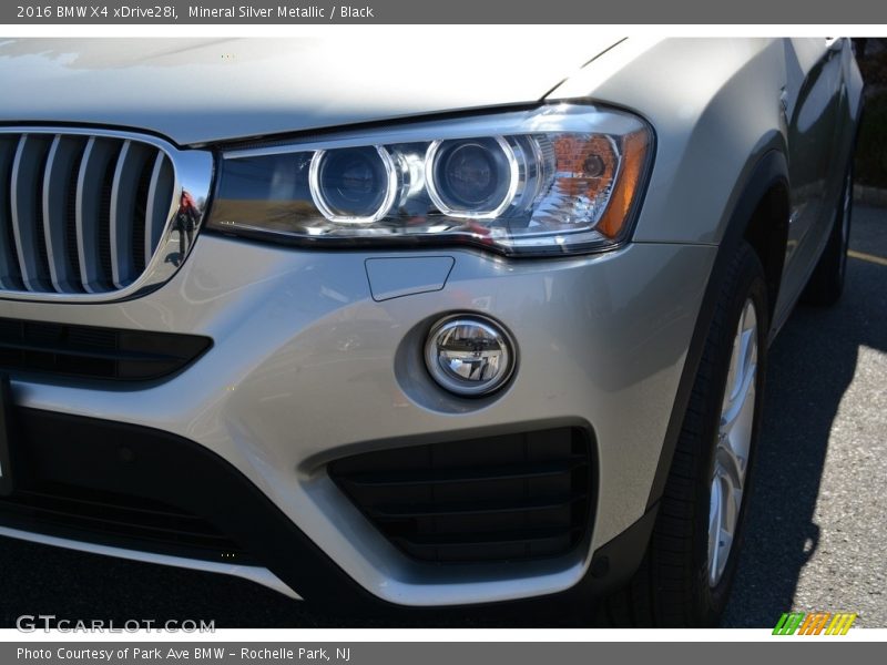 Mineral Silver Metallic / Black 2016 BMW X4 xDrive28i