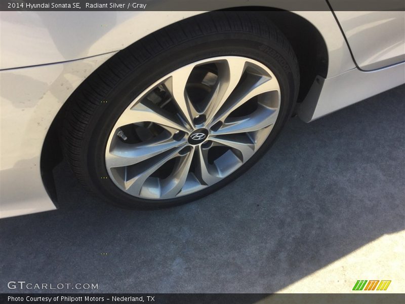 Radiant Silver / Gray 2014 Hyundai Sonata SE