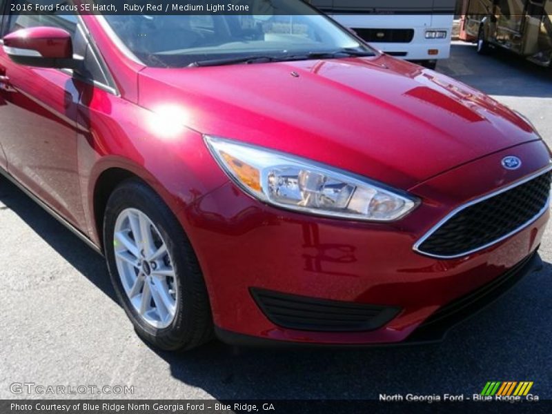 Ruby Red / Medium Light Stone 2016 Ford Focus SE Hatch