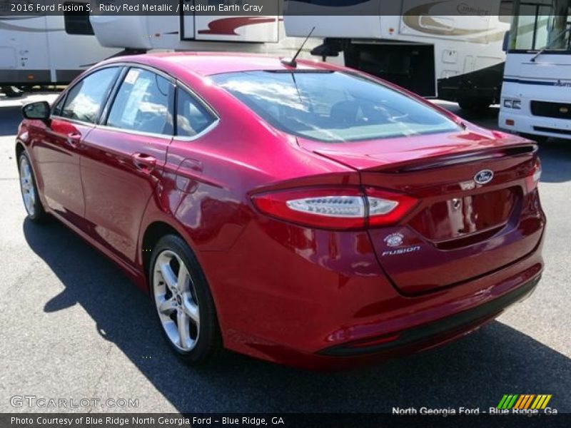 Ruby Red Metallic / Medium Earth Gray 2016 Ford Fusion S