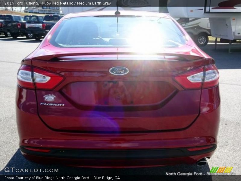 Ruby Red Metallic / Medium Earth Gray 2016 Ford Fusion S