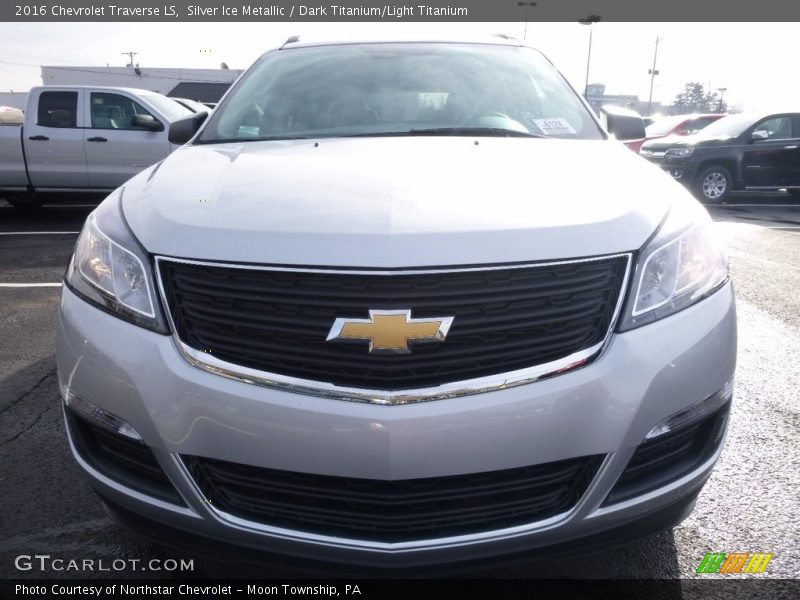 Silver Ice Metallic / Dark Titanium/Light Titanium 2016 Chevrolet Traverse LS