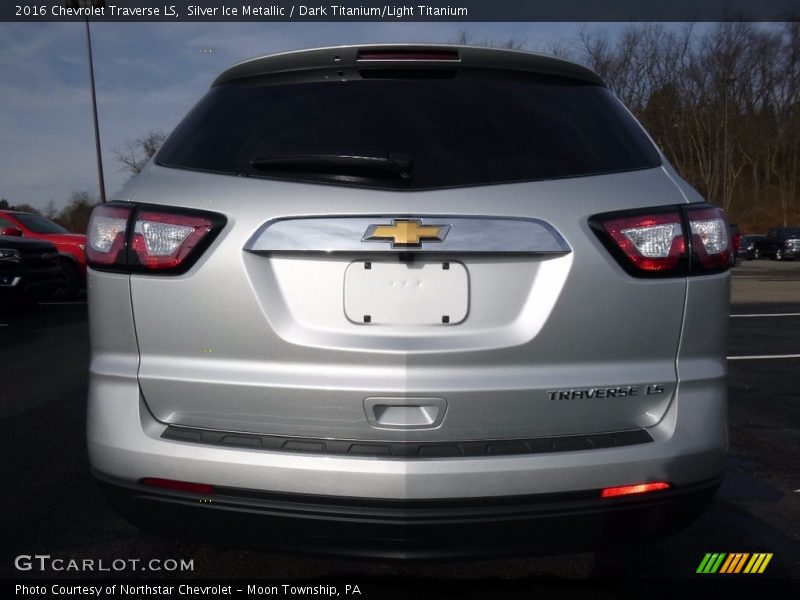 Silver Ice Metallic / Dark Titanium/Light Titanium 2016 Chevrolet Traverse LS