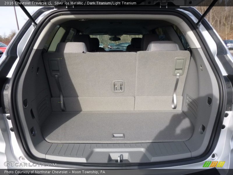 Silver Ice Metallic / Dark Titanium/Light Titanium 2016 Chevrolet Traverse LS
