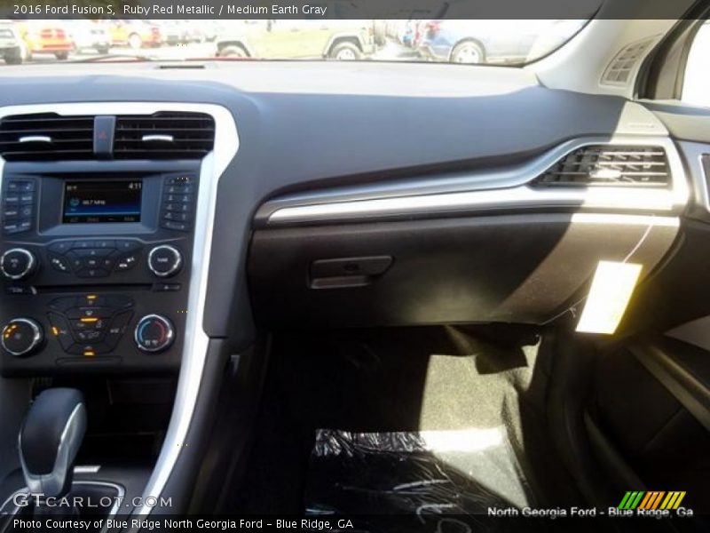 Ruby Red Metallic / Medium Earth Gray 2016 Ford Fusion S