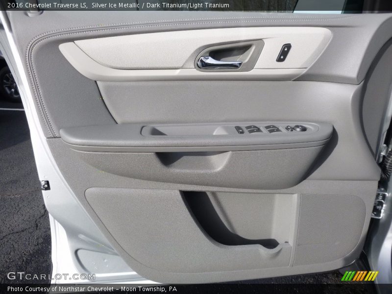 Silver Ice Metallic / Dark Titanium/Light Titanium 2016 Chevrolet Traverse LS