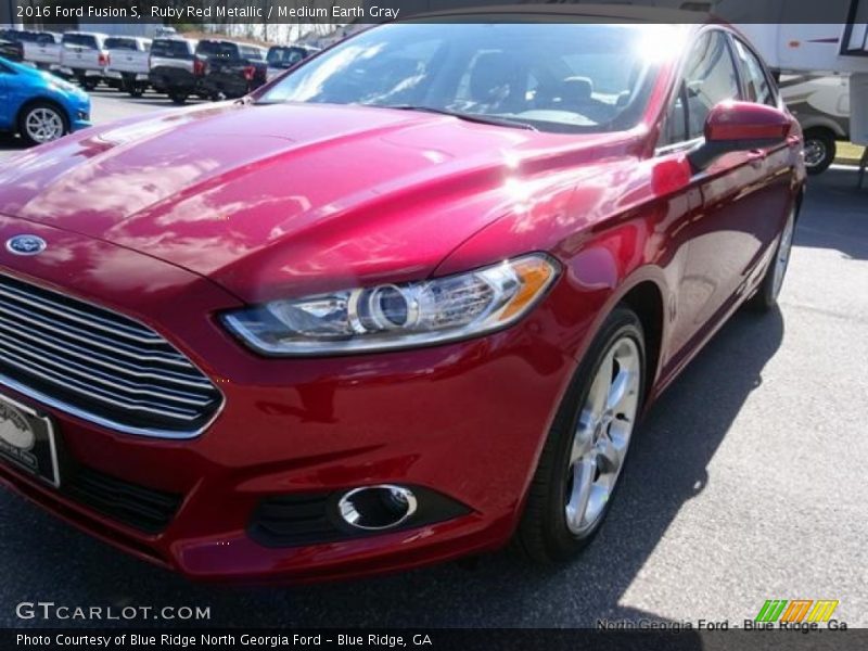 Ruby Red Metallic / Medium Earth Gray 2016 Ford Fusion S