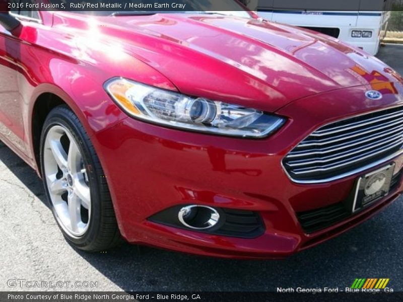 Ruby Red Metallic / Medium Earth Gray 2016 Ford Fusion S