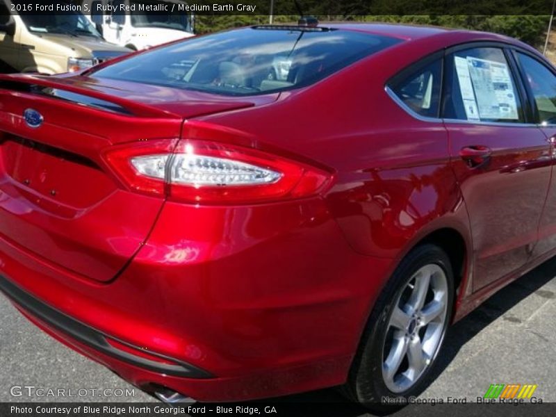 Ruby Red Metallic / Medium Earth Gray 2016 Ford Fusion S