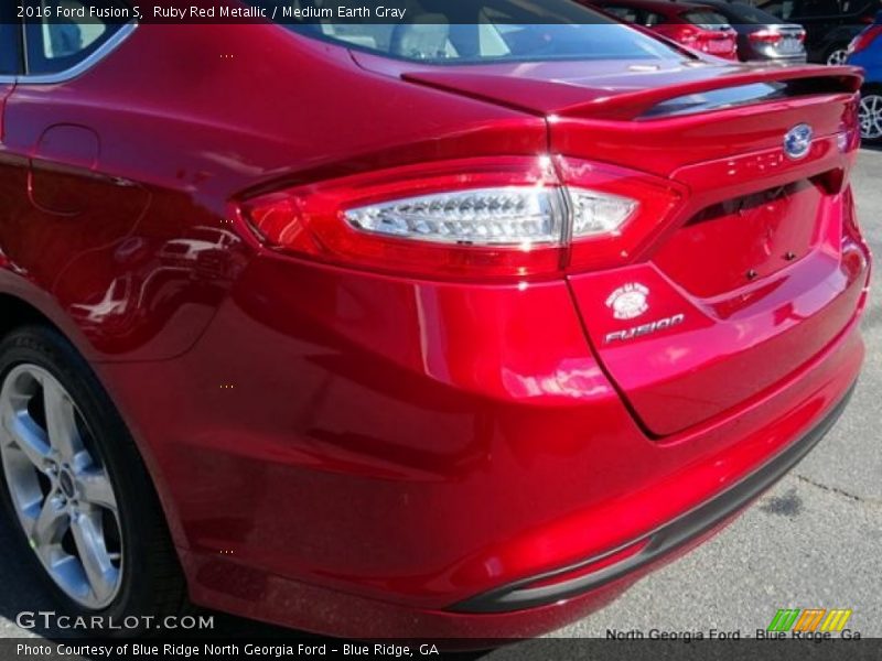 Ruby Red Metallic / Medium Earth Gray 2016 Ford Fusion S
