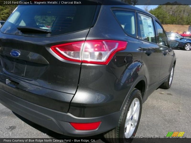 Magnetic Metallic / Charcoal Black 2016 Ford Escape S