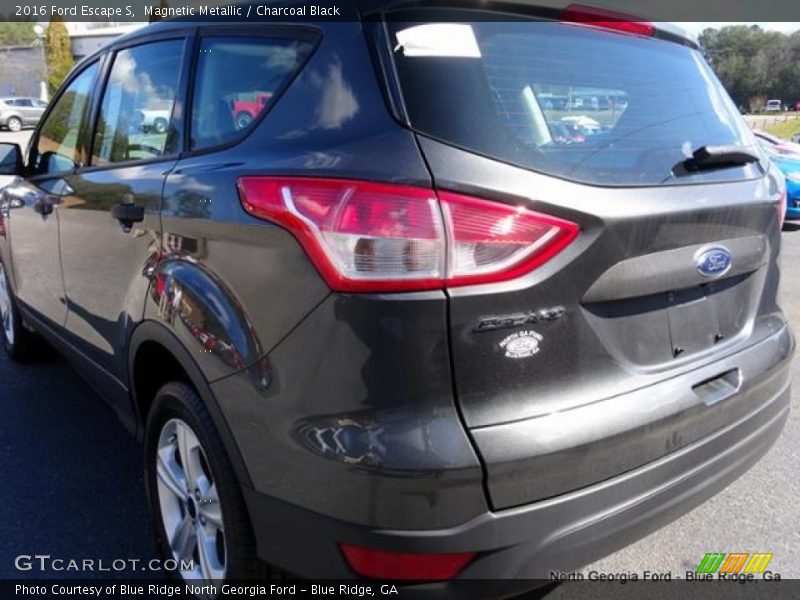 Magnetic Metallic / Charcoal Black 2016 Ford Escape S