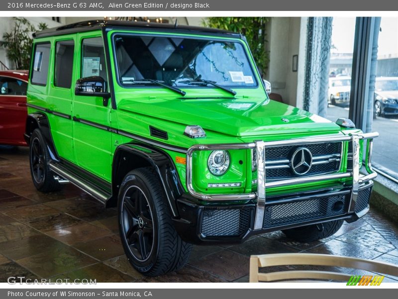 Front 3/4 View of 2016 G 63 AMG