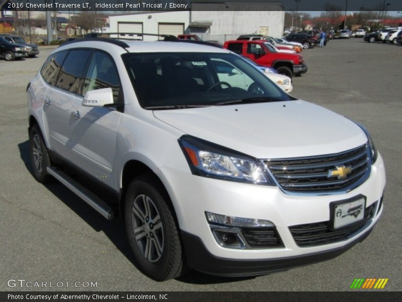 Iridescent Pearl Tricoat / Ebony 2016 Chevrolet Traverse LT