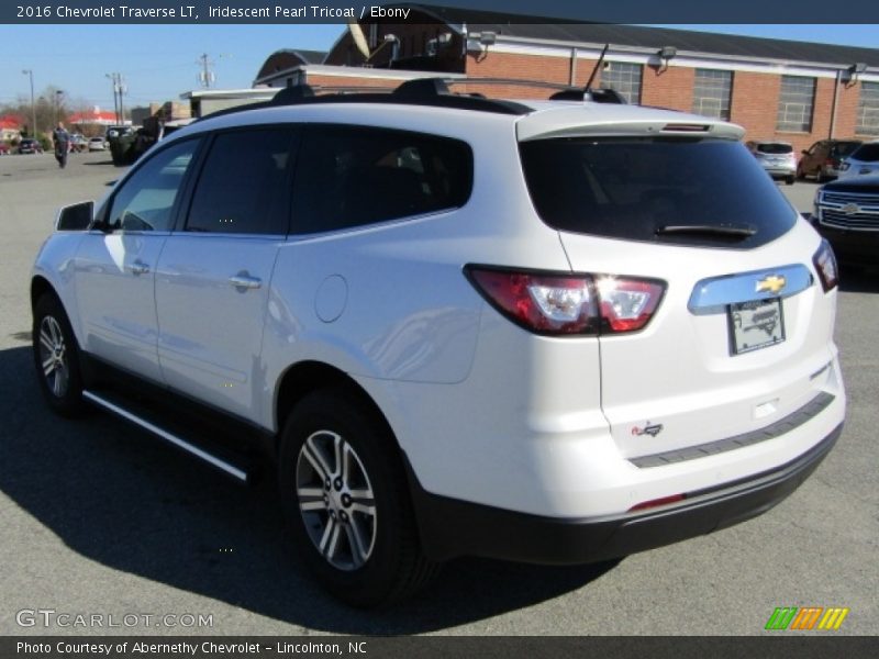 Iridescent Pearl Tricoat / Ebony 2016 Chevrolet Traverse LT