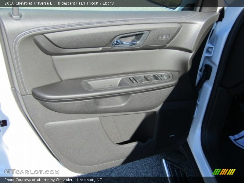 Iridescent Pearl Tricoat / Ebony 2016 Chevrolet Traverse LT