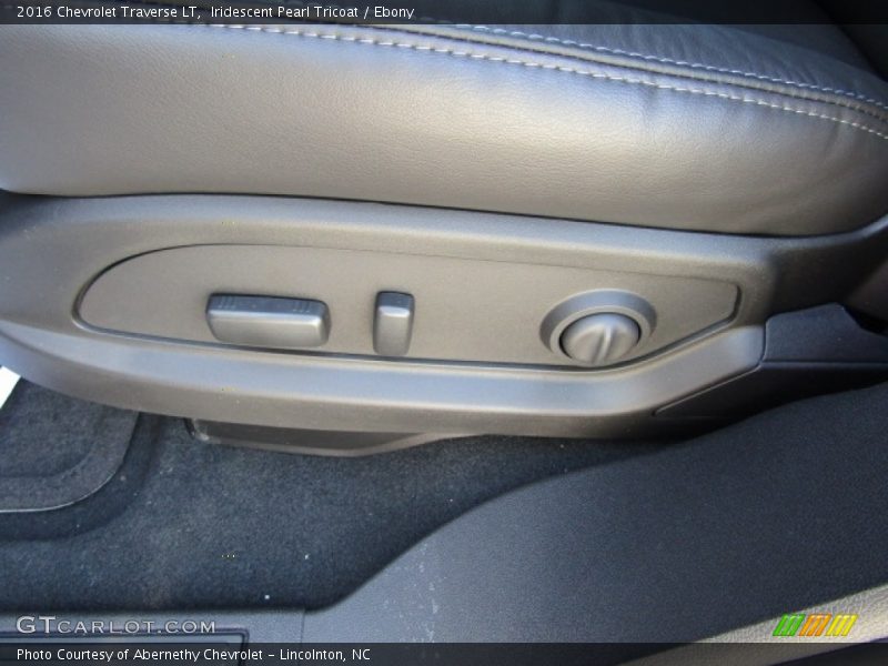Iridescent Pearl Tricoat / Ebony 2016 Chevrolet Traverse LT