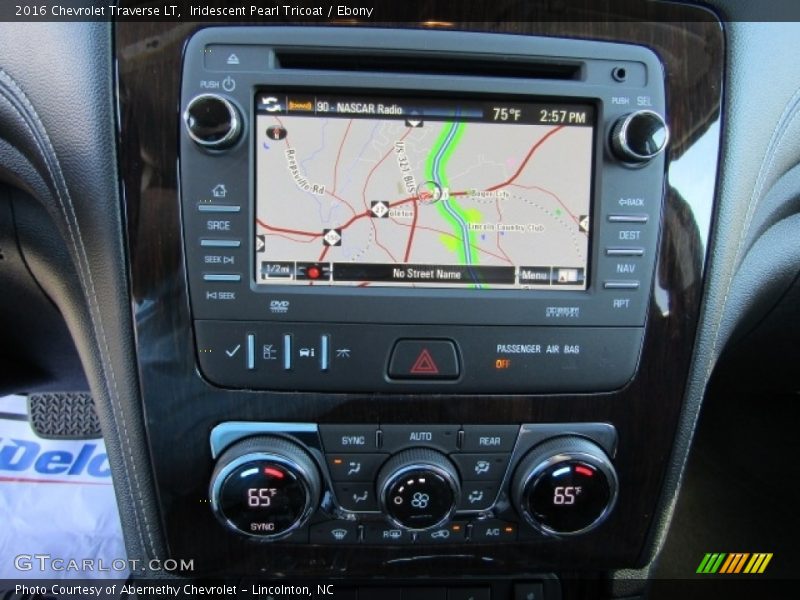 Iridescent Pearl Tricoat / Ebony 2016 Chevrolet Traverse LT
