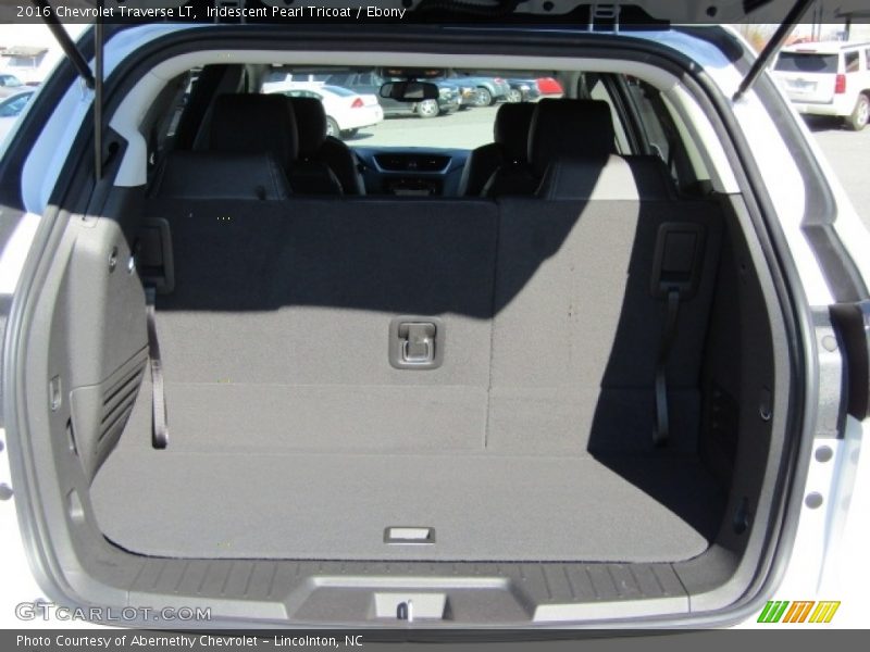 Iridescent Pearl Tricoat / Ebony 2016 Chevrolet Traverse LT