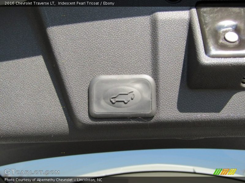 Iridescent Pearl Tricoat / Ebony 2016 Chevrolet Traverse LT