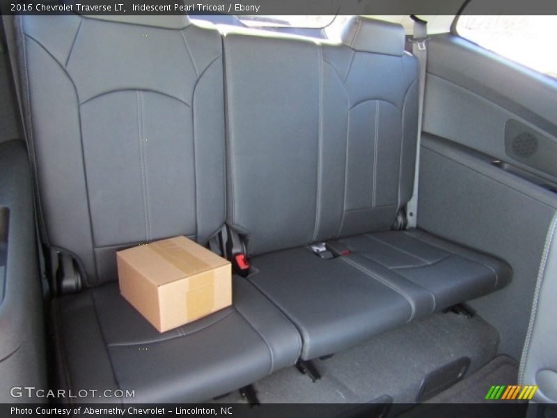Iridescent Pearl Tricoat / Ebony 2016 Chevrolet Traverse LT
