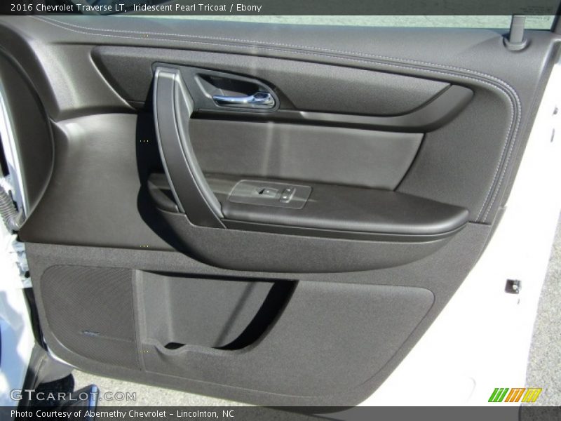 Iridescent Pearl Tricoat / Ebony 2016 Chevrolet Traverse LT