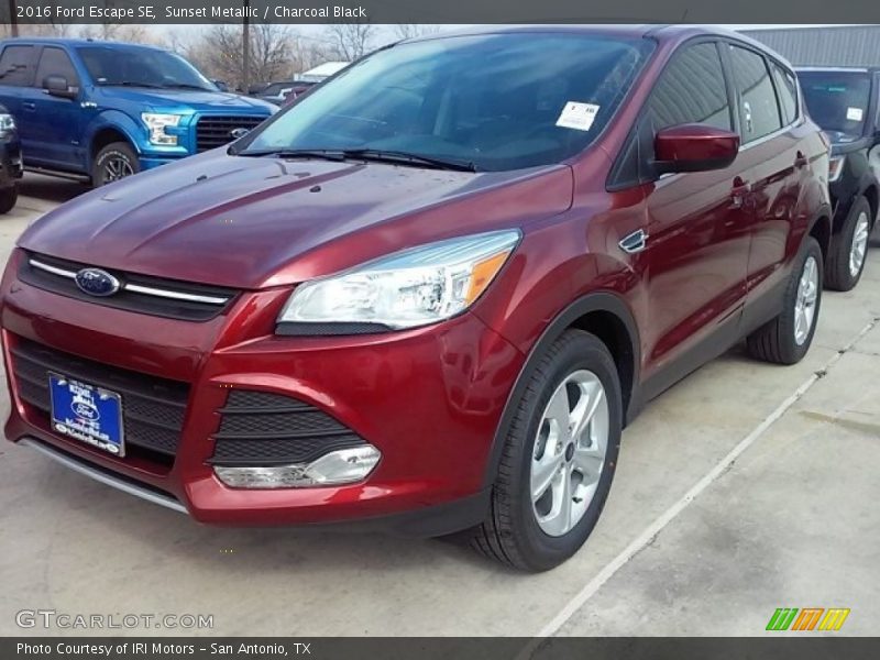 Sunset Metallic / Charcoal Black 2016 Ford Escape SE