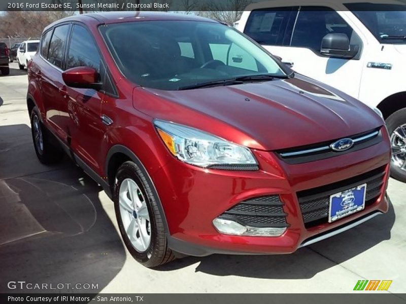 Sunset Metallic / Charcoal Black 2016 Ford Escape SE