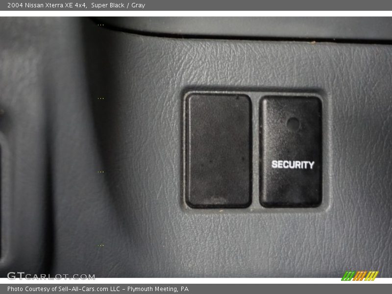 Super Black / Gray 2004 Nissan Xterra XE 4x4
