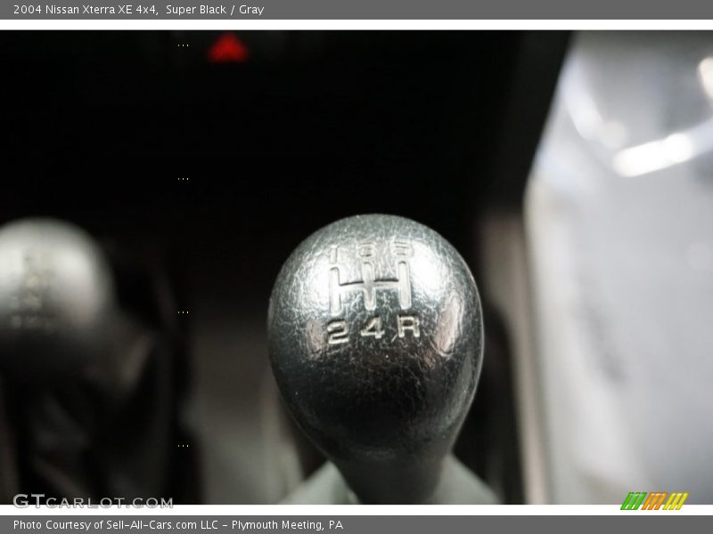 Super Black / Gray 2004 Nissan Xterra XE 4x4