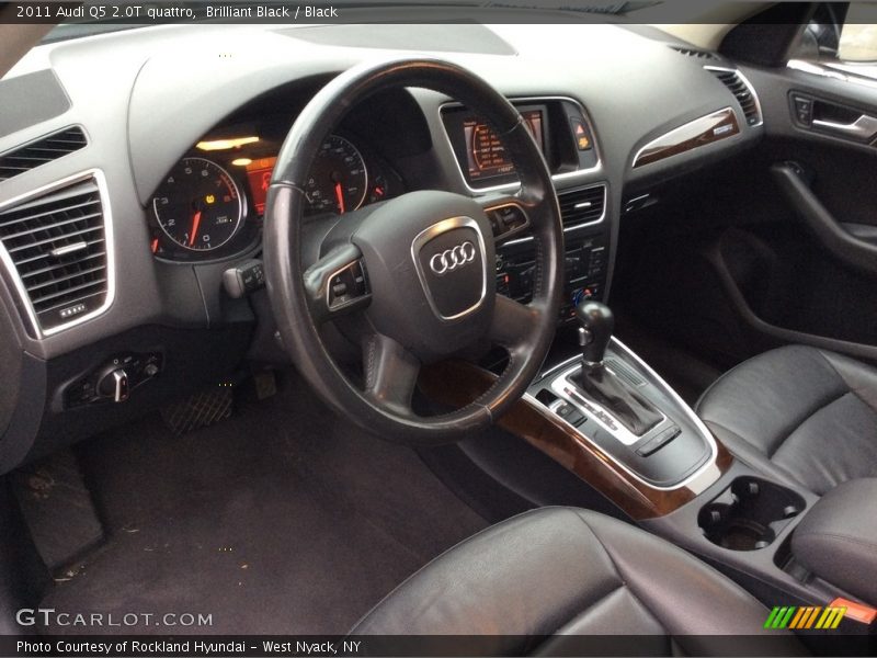 Brilliant Black / Black 2011 Audi Q5 2.0T quattro