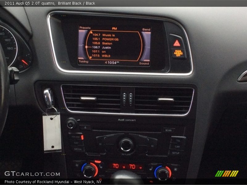 Brilliant Black / Black 2011 Audi Q5 2.0T quattro