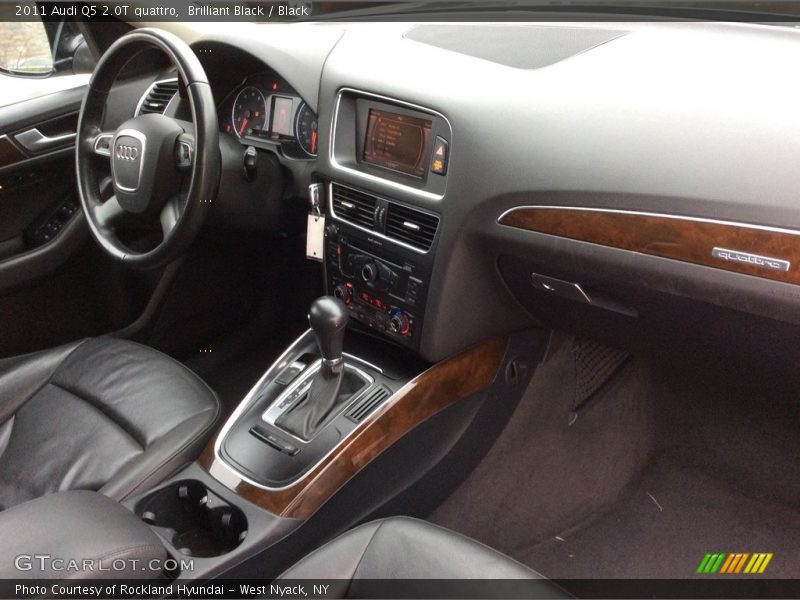 Brilliant Black / Black 2011 Audi Q5 2.0T quattro