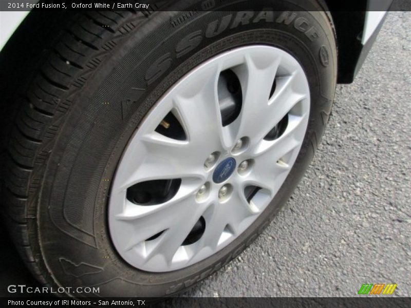 Oxford White / Earth Gray 2014 Ford Fusion S