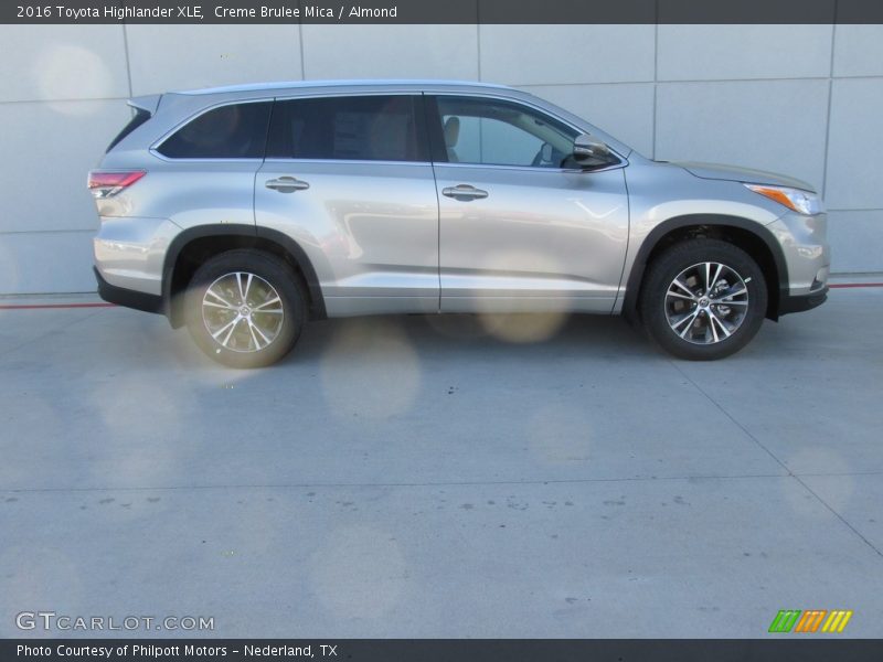 Creme Brulee Mica / Almond 2016 Toyota Highlander XLE