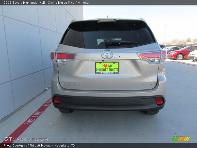 Creme Brulee Mica / Almond 2016 Toyota Highlander XLE
