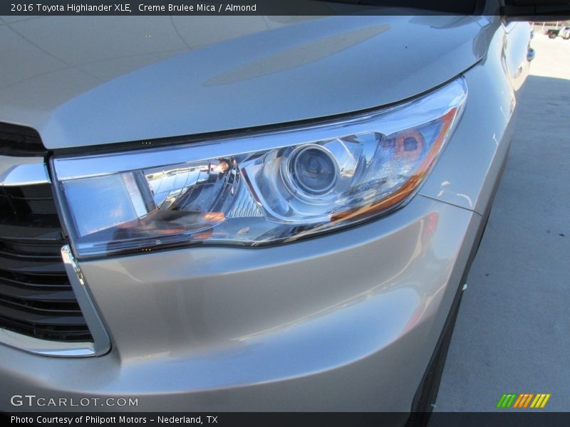Creme Brulee Mica / Almond 2016 Toyota Highlander XLE