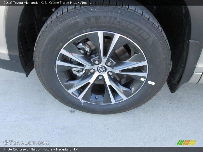 Creme Brulee Mica / Almond 2016 Toyota Highlander XLE