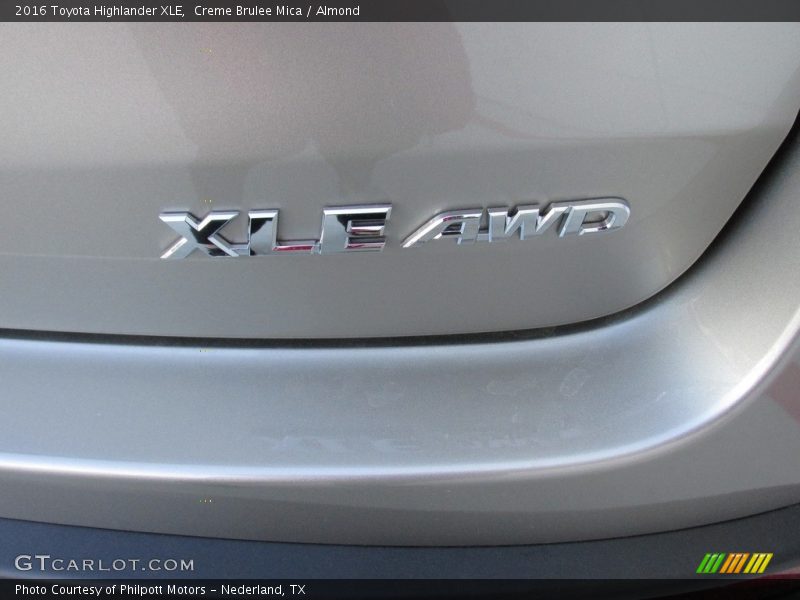 Creme Brulee Mica / Almond 2016 Toyota Highlander XLE