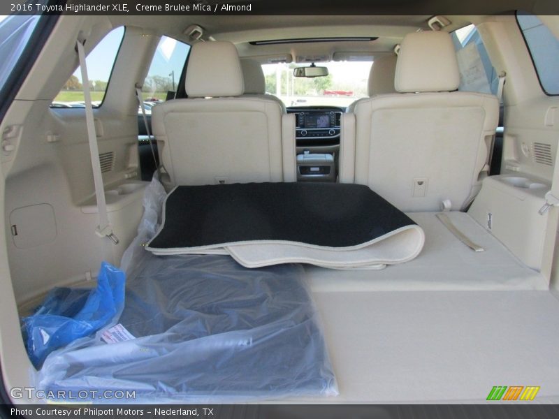 Creme Brulee Mica / Almond 2016 Toyota Highlander XLE