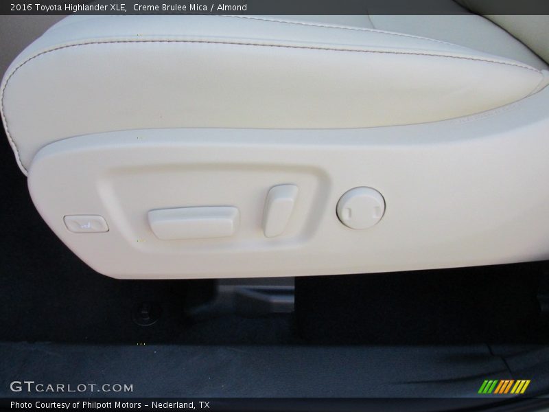 Creme Brulee Mica / Almond 2016 Toyota Highlander XLE